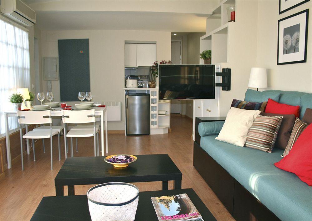 Apartament Plaza De Santa Cruz Sewilla Zewnętrze zdjęcie