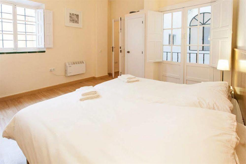 Apartament Plaza De Santa Cruz Sewilla Zewnętrze zdjęcie